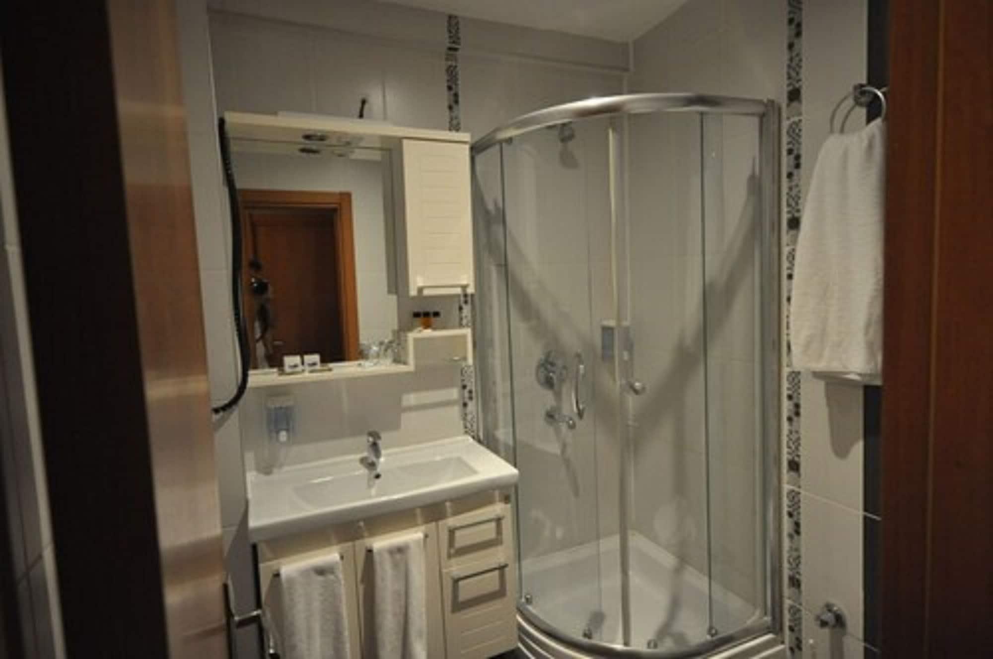 Retropera Hotel Istanbul Ngoại thất bức ảnh